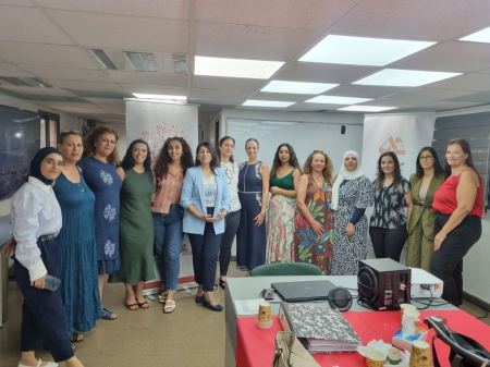 شبكة "الرياديات": الحكومة تتجاهل حاجات النساء العربيات عند بلورة قراراتها